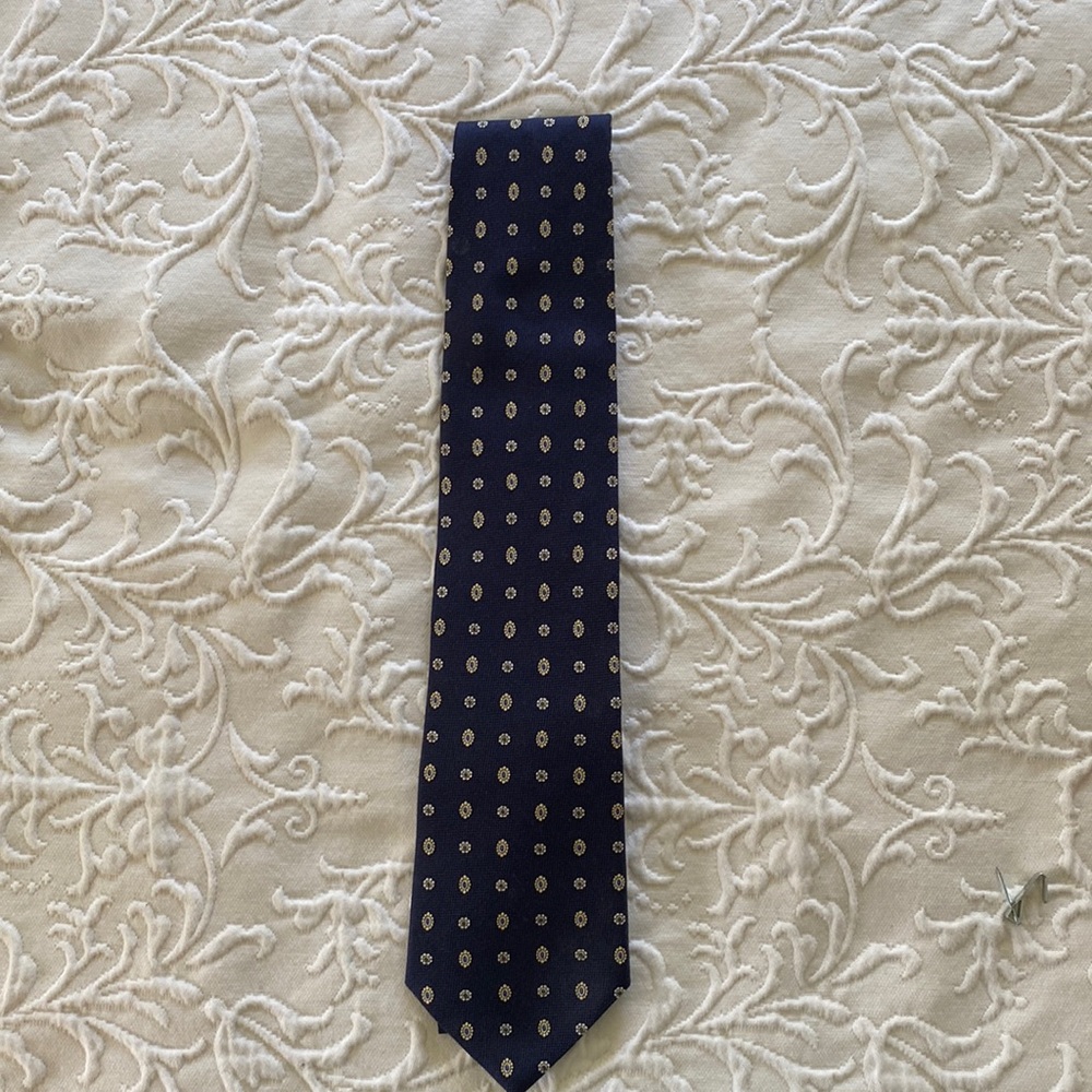 Tommy Hilfiger Vintage Blue and Burgundy Silk Two Toned Paisley Necktie Italy